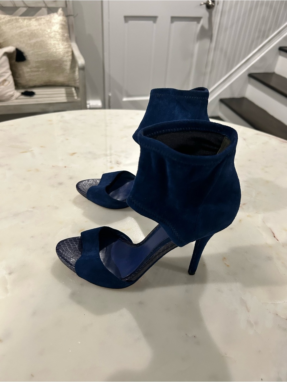 B Brian Atwood royal blue Suede Ankle-Cuff Stiletto 6.5 US